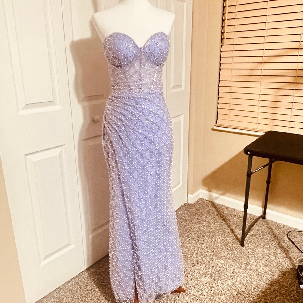 Elegant Lavender Strapless grown prom dress